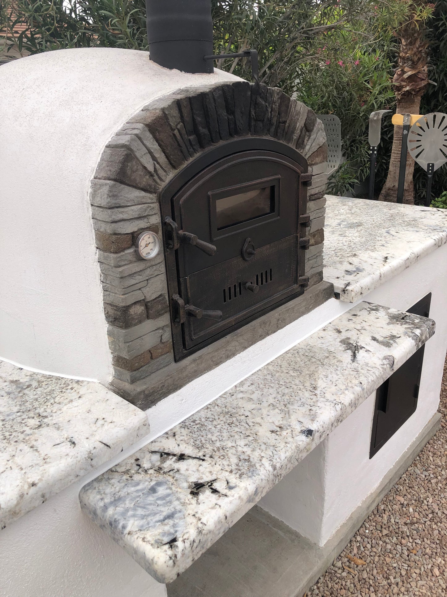 Authentic Pizza Ovens Ventura "Preto" Premium Pizza Oven